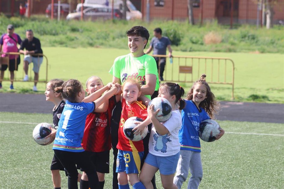 La Federación Riojana de Fútbol, de la mano de la RFEF y FIFA, participa en un programa de promoción del fútbol femenino