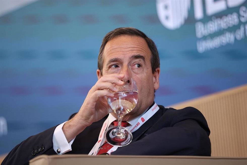 El CEO de Caixabank, Gonzalo Gortázar, durante la sesión inaugural del foro de debate económico, en el Aula Magna del campus del IESE, a 27 de mayo de 2026, en Madrid (España).