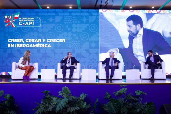 Núria Vilanova, Andrés Allamand, Stanley Motta y Alfonso Castillo