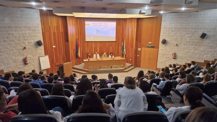 Graduación de la promoción de residentes que concluyen su formación este año en el Hospital Juan Ramón Jiménez de Huelva.