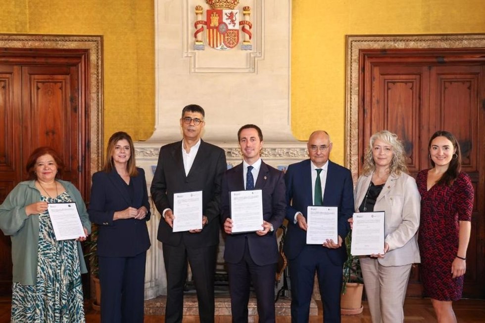 La Sindicatura, la UNED y el Colegio de Secretarios colaboran en la formación de trabajadores municipales de Mallorca