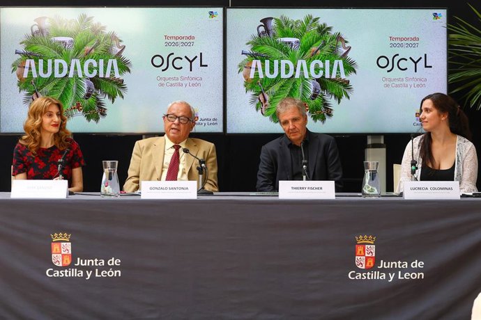El consejero de Cultura, Turismo y Deporte en funciones, Gonzalo Santonja; el director titular de la OSCyL, Thierry Fischer, y la directora artística, Lucrecia Colominas, y la directora de Políticas Culturales, Mar Sancho, presentan 'Audacia'.