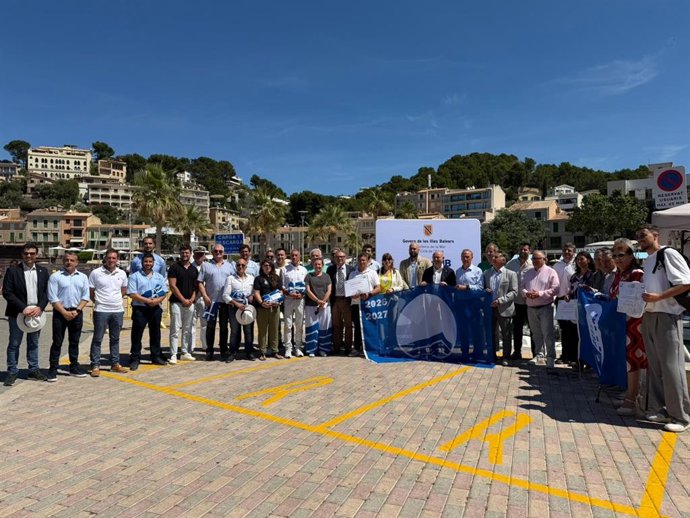 El Govern entrega las Banderas Azules 2026 y destaca la mejora ambiental de los puertos y playas de Baleares.
