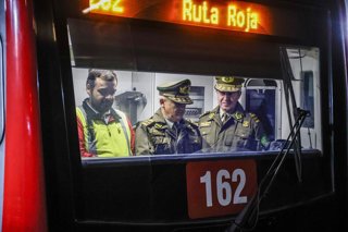Santiago, 27 de mayo de 2026.  General Director de Carabineros Marcelo Araya realiza ronda en Estación Intermodal La Cisterna debido al despliegue de la policia en todas las estaciones de Metro  Diego Martin/Aton Chile