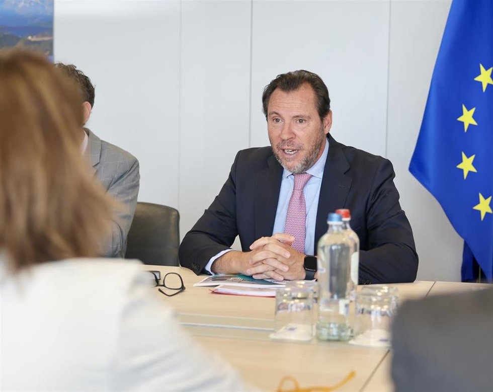 El ministro de Transportes y Movilidad Sostenible, Óscar Puente, en una reunión de la Comisión Europea, en Bruselas (Bélgica), a 27 de mayo de 2026.