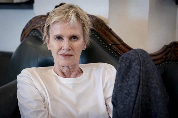 La escritora Siri Hustvedt durante la presentación de su nueva novela ‘Historias de fantasmas’, en el Círculo de Bellas Artes, a 27 de mayo de 2026, en Madrid (España). 