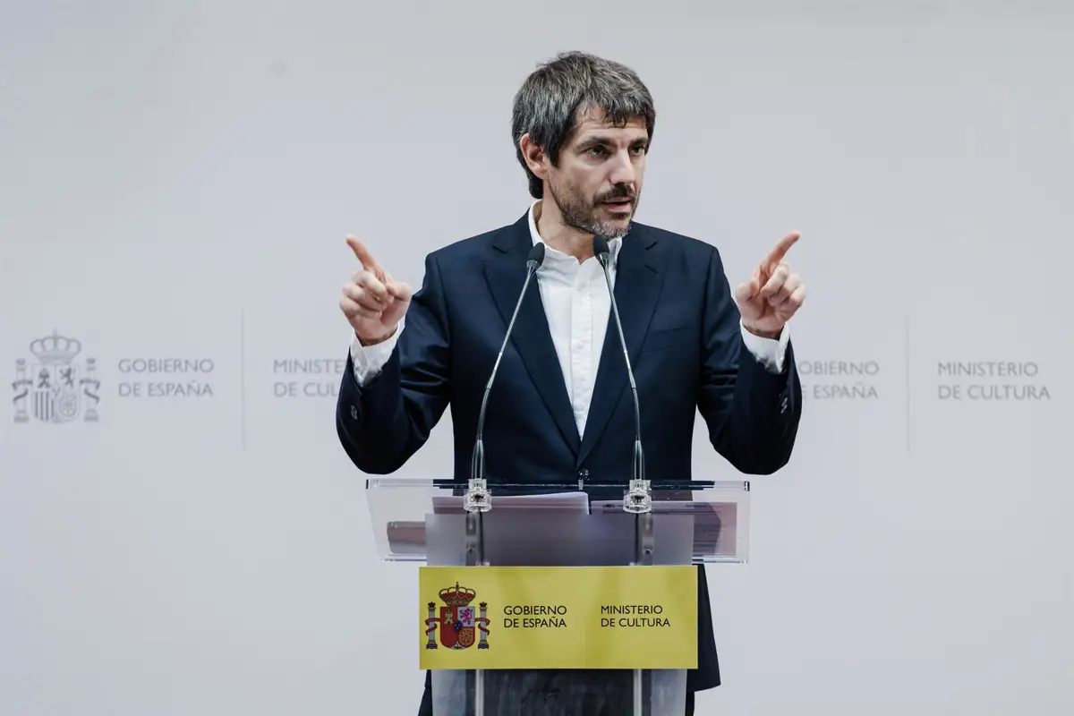 El ministro de Cultura, Ernest Urtasun, durante una rueda de prensa en el Auditorio Jorge Semprún, a 10 de febrero de 2025, en Madrid (España)