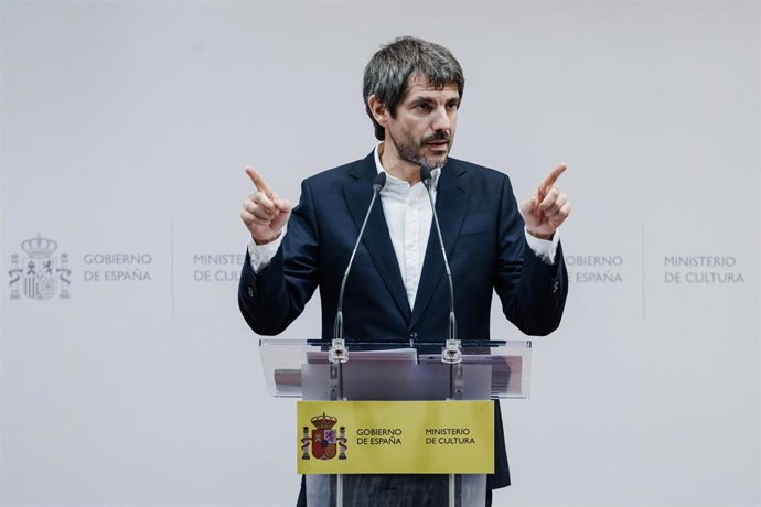 Archivo - El ministro de Cultura, Ernest Urtasun, durante una rueda de prensa, en el Auditorio Jorge Semprún, a 10 de febrero de 2025, en Madrid (España).