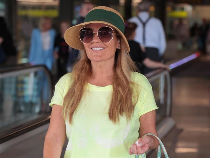 Amaia Montero aterriza en Madrid tras su comentado regreso a los escenarios con La Oreja de Van Gogh