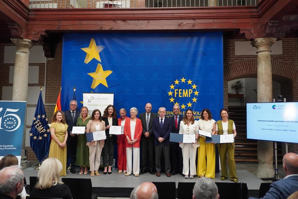 Logroño, Las Palmas, Jerez, Manresa, Santander y Santurce reciben el distintivo 'Ciudades que cuidan' de la FEMP.