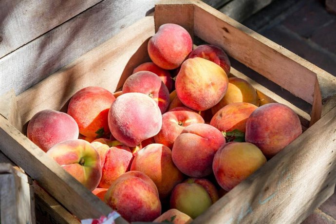 Archivo - Fruta de hueso