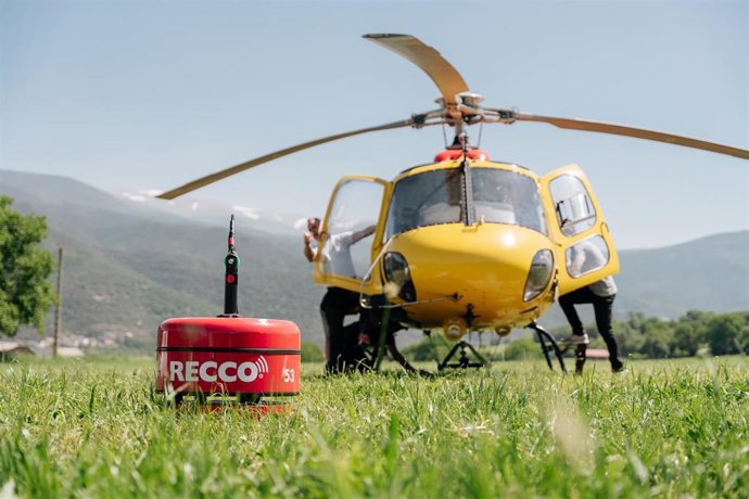 Helicóptero de emergencias en una demostración del sistema RECCO SAR, en La Seu d'Urgell (Lleida)