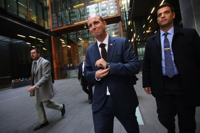 Santiago, 27 de mayo de 2026. El Ministro de Seguridad Publica, Martin Arrau realiza punto de prensa luego de una reunion protocolar con el Fiscal Nacional. Jonnathan Oyarzun/Aton Chile