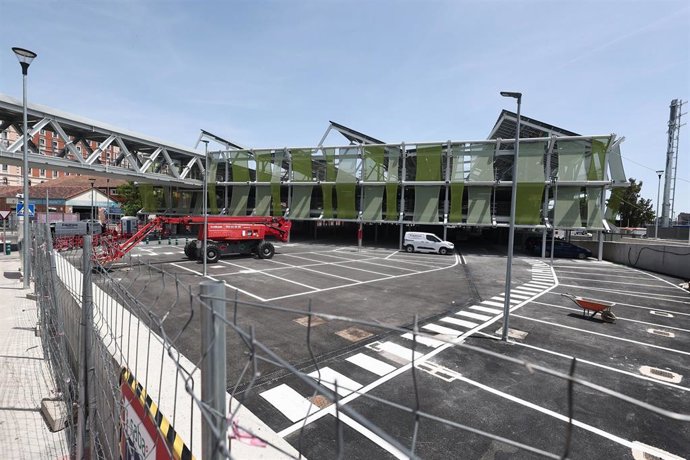 Macroparking de la estación de Atocha, a 25 de mayo de 2026, en Madrid (España). Adif Alta Velocidad encara el final de las obras del nuevo aparcamiento modular, desmontable y reutilizable de la estación.