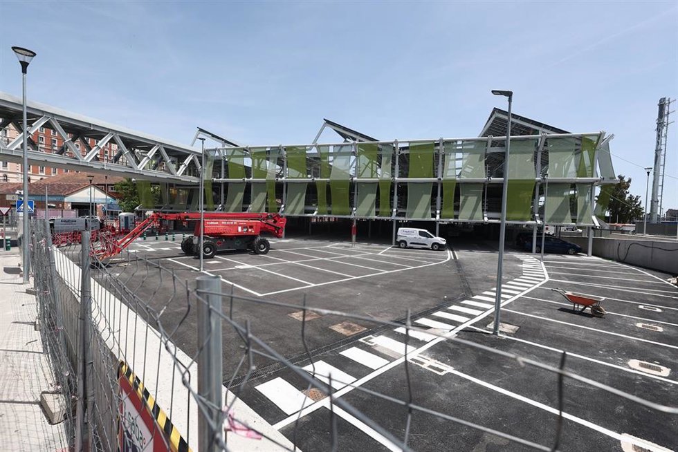 Macroparking de la estación de Atocha, a 25 de mayo de 2026, en Madrid (España). Adif Alta Velocidad encara el final de las obras del nuevo aparcamiento modular, desmontable y reutilizable de la estación.