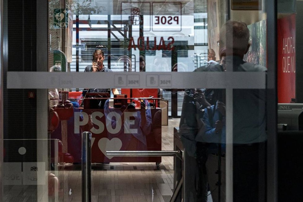 Acceso a la sede nacional del PSOE en Ferraz