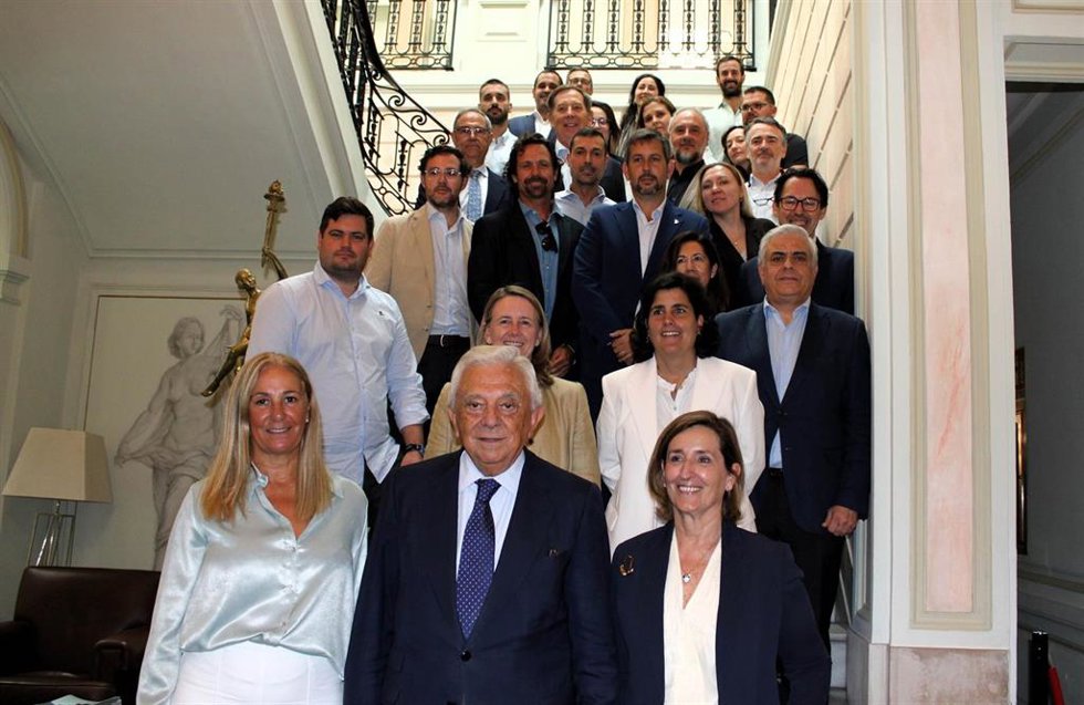 La viceconsejera de Economía, Amelia Martínez, inaugura en la Cámara de Comercio de Sevilla un encuentro con la Oficina Española para la Reconstrucción de Ucrania y más de cuarenta profesionales de empresas para impulsar nuevas alianzas estratégicas.