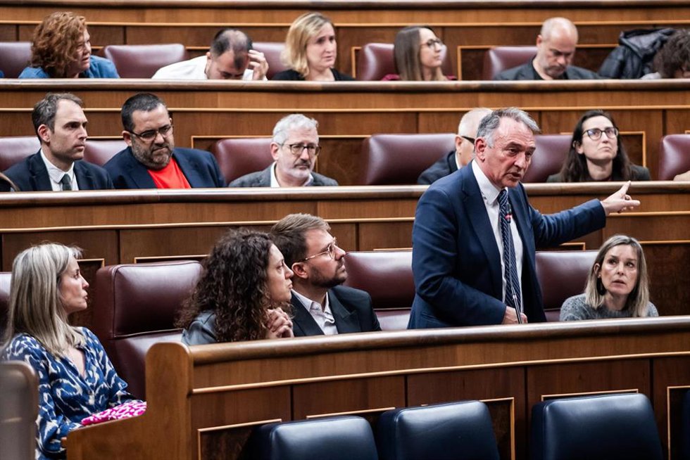 Archivo - El diputado de Sumar Enrique Santiago durante una sesión plenaria, en el Congreso de los Diputados, a 26 de marzo de 2026, en Madrid (España).