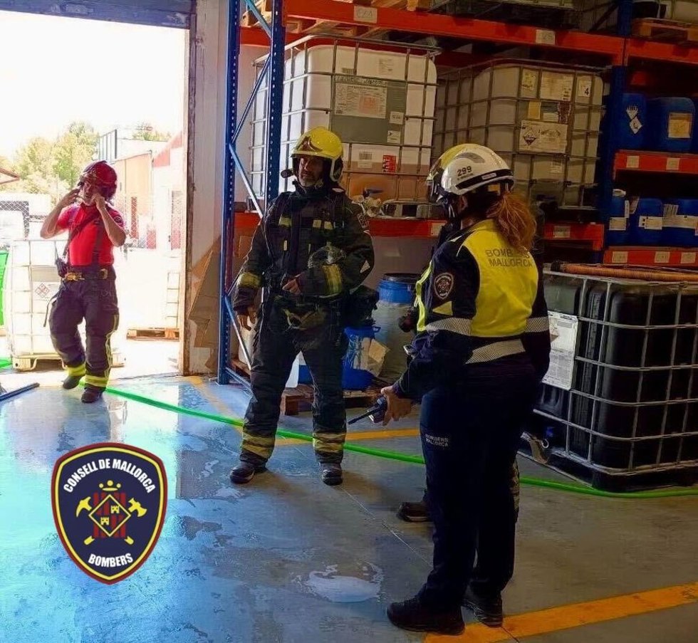 Bomberos de Mallorca actúan en una fuga de gas sin heridos en el polígono de Marratxí.