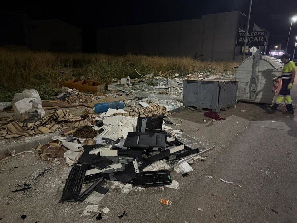 Basura en el Polígono de Los Olivares