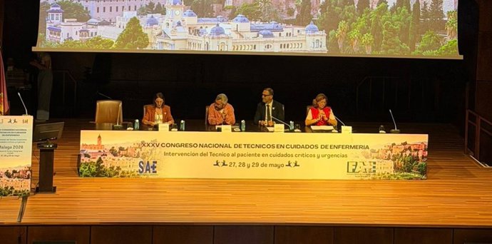 Sanidad aboga por eliminar la palabra 'auxiliar' del título formativo de los técnicos en cuidados de Enfermería