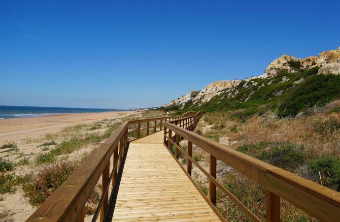 Pasarela de madera en Mazagón.