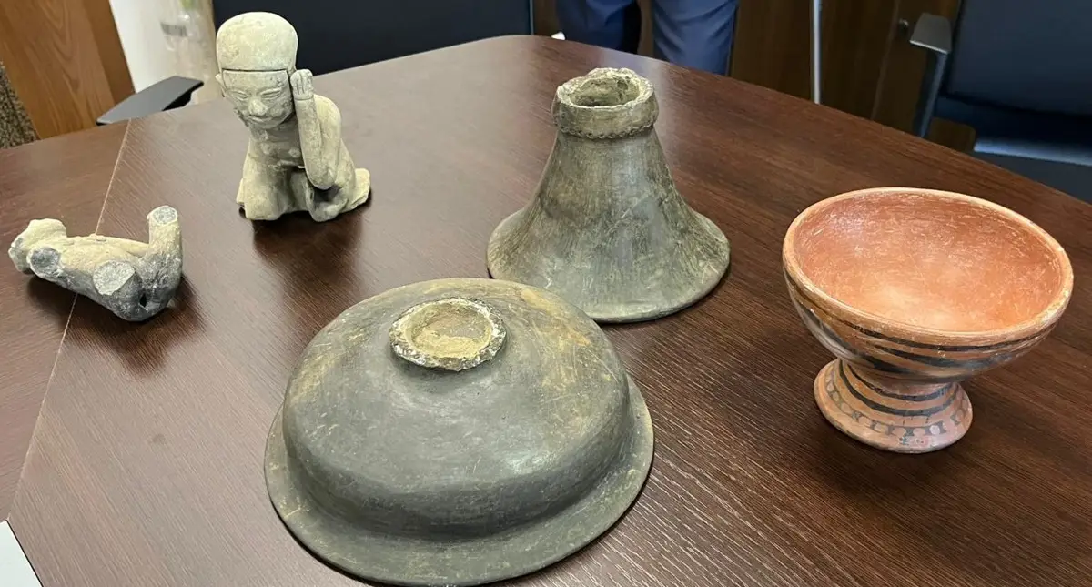 Cinco piezas precolombinas de cerámica restituidas a Colombia