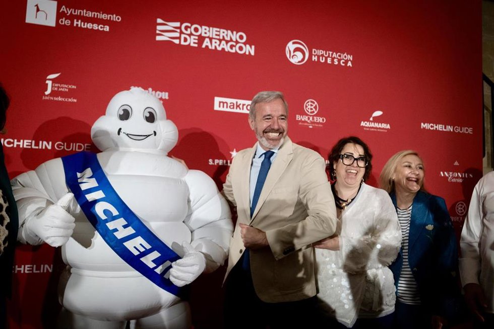 El presidente Azcón y la consejera de Agricultura, Ganadería y Alimentación, Arancha Simón, en la presentación de la Gala Michelin en Huesca.