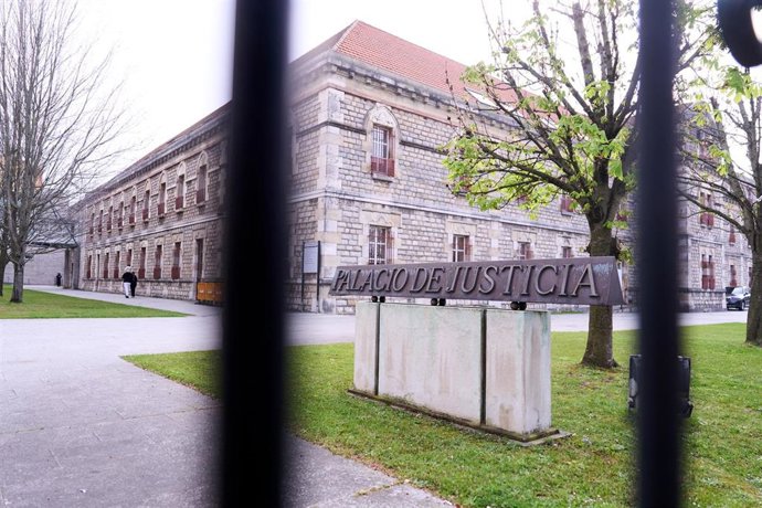 Archivo - Fachada del Palacio de la Justicia de Santander