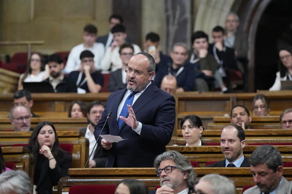 Archivo - El presidente del PP catalán, Alejandro Fernández, durante un pleno en el Parlament de Catalunya, a 15 de abril de 2026, en Barcelona, Catalunya (España). Sesión ordinaria del pleno del Parlament, centrada en la sesión de control con preguntas a