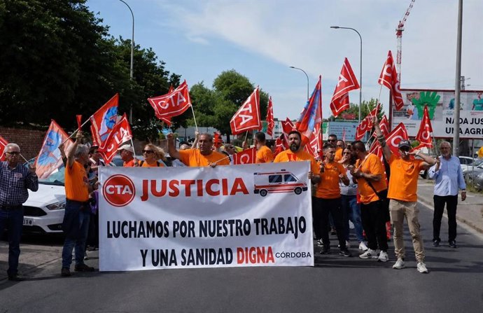 Una de las acciones reivindicativas llevadas a cabo por trabajadores del servicio de ambulancias en Córdoba.