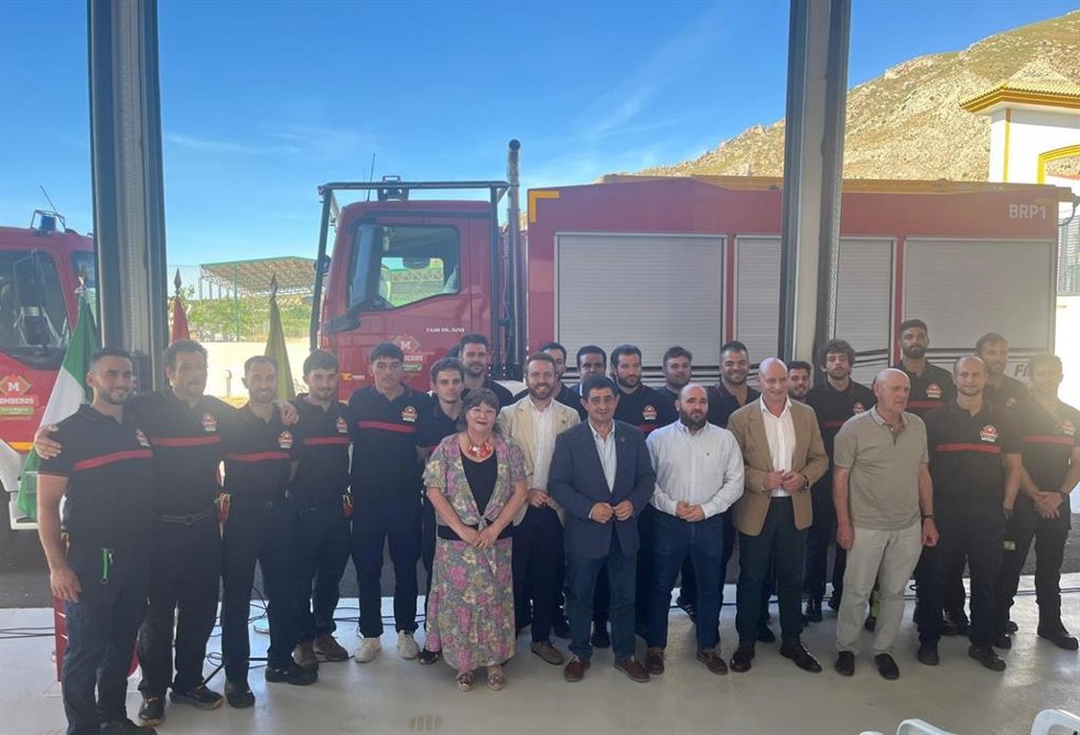 El presidente de la Diputación de Jaén, Paco Reyes, en la inauguración del nuevo Parque de Bomberos de Sierra Mágina oriental.