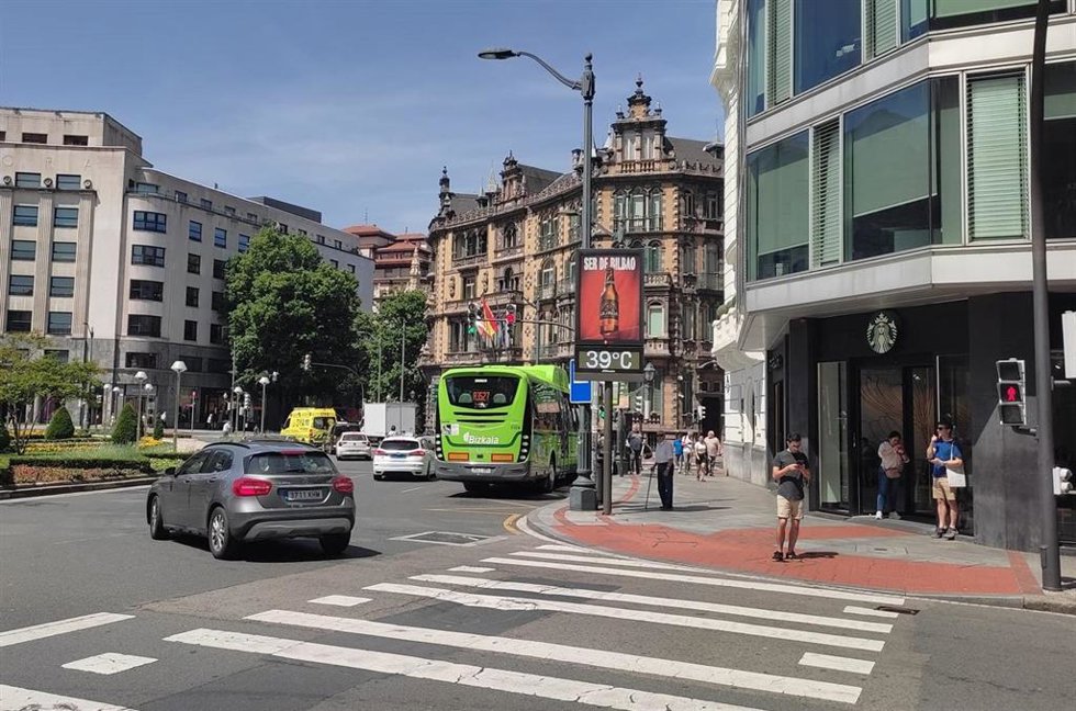 Un termómetro marca 39 ºC en Bilbao a 27 de mayo de 2026