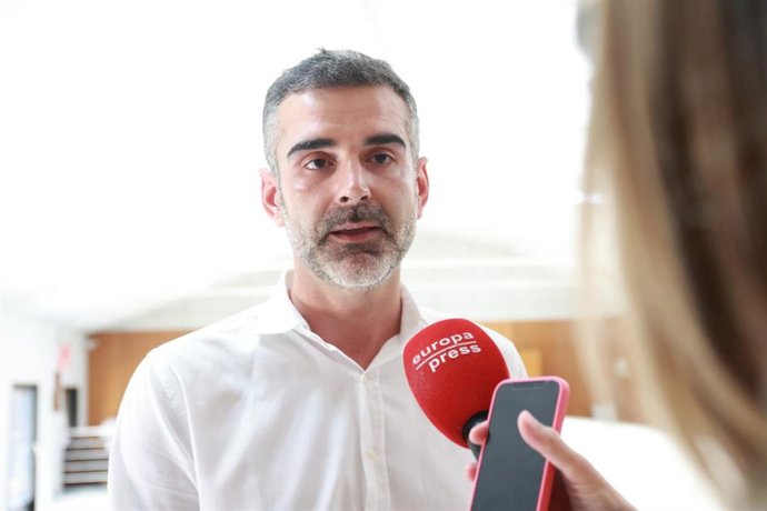 El consejero de Agricultura, Pesca, Agua y Desarrollo Rural en funciones, Ramón Fernández-Pacheco, tras la reunión del Comité de Dirección Ampliado.