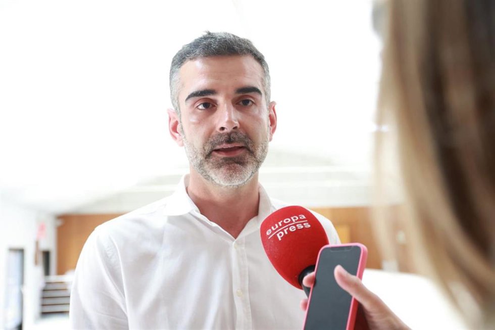 El consejero de Agricultura, Pesca, Agua y Desarrollo Rural en funciones, Ramón Fernández-Pacheco, tras la reunión del Comité de Dirección Ampliado.