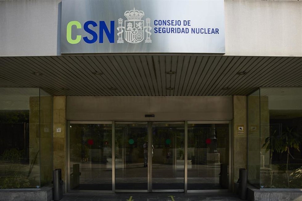 Archivo - Entrada principal de la sede del Consejo de Seguridad Nuclear (CSN)
