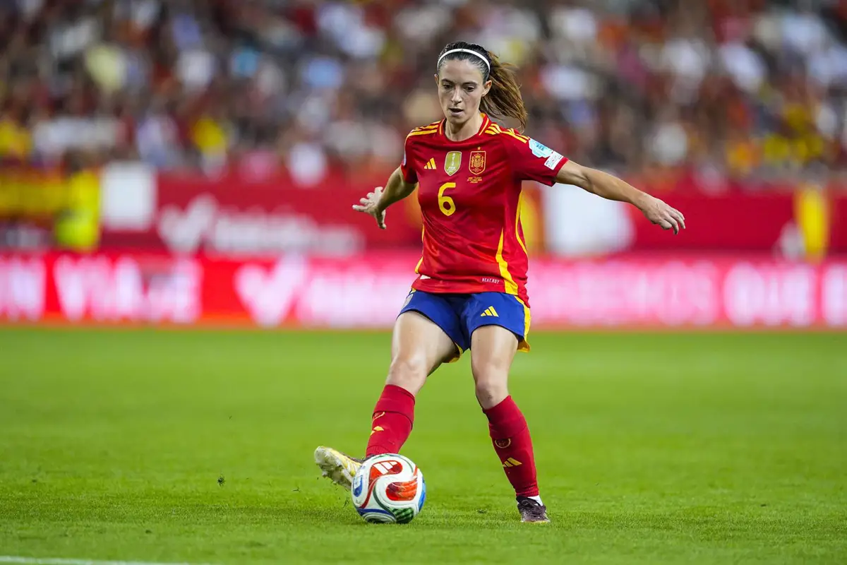Aitana Bonmatí durante un partido con la selección española