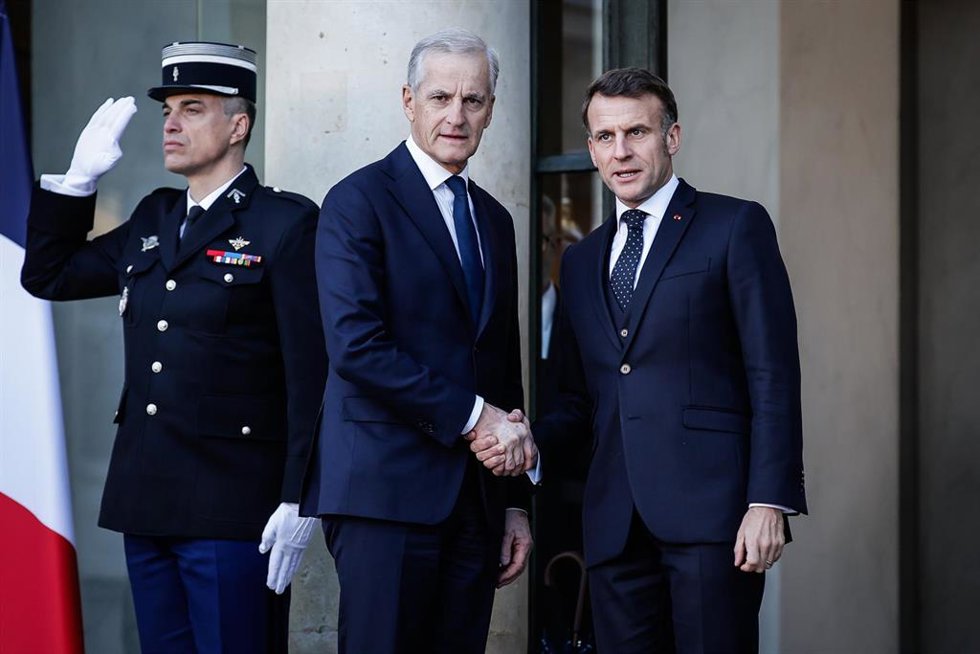 Archivo - El presidente de Francia, Emmanuel Macron, y el primer ministro noruego, Jonas Gahr Store