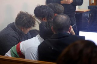 Santiago, 12 de mayo de 2026. En el Tribunal Oral en lo Penal de Colina, comienza el juicio oral en contra de cinco acusados por el asesinato del ciudadano frances residente en Chile Dimitri Valerian Weiler, ocurrido en la comuna Chicureo. Jonnathan