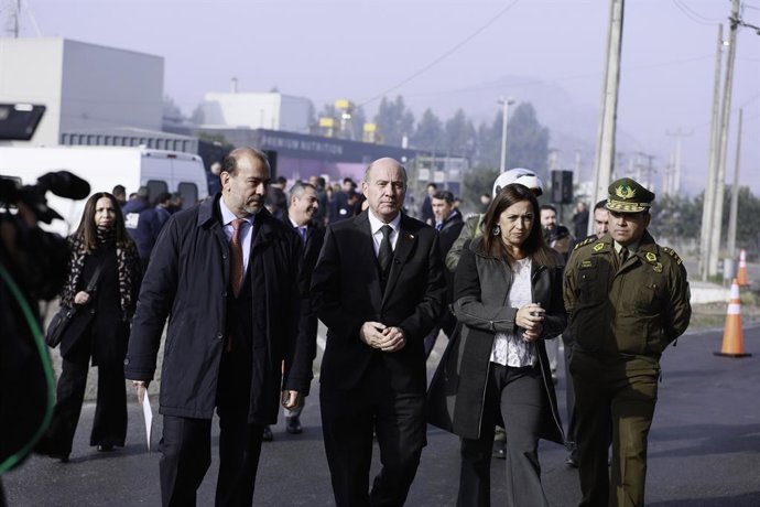 El ministro de Hacienda, Jorge Quiroz, y el director del SII, Jorge Trujillo, revisaron sistema de cámaras en el peaje Angostura./ Ministerio de Hacienda