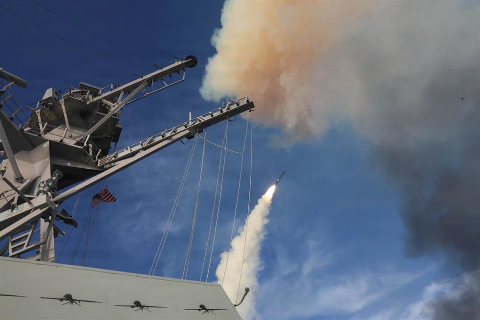 Archivo - El destructor de misiles guiados USS Thomas Hudner, de la Armada de Estados Unidos, lanza un misil de ataque terrestre Tomahawk en apoyo de la ofensiva militar contra Irán