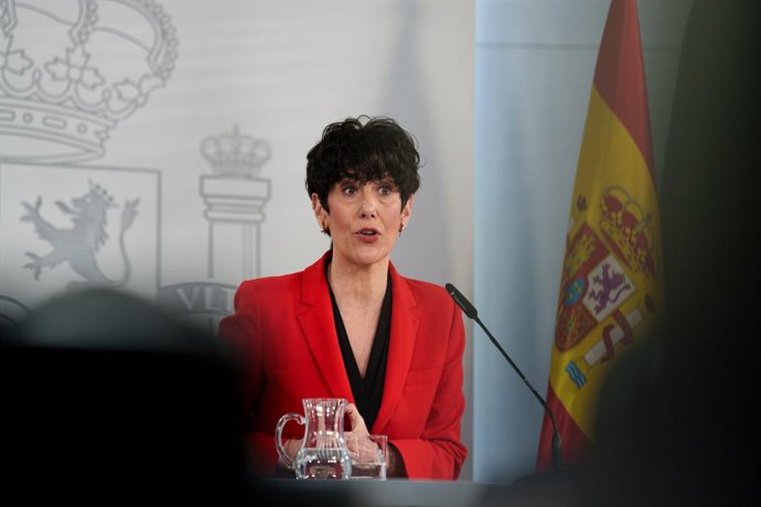 Archivo - La ministra de Inclusión, Seguridad Social y Migraciones, Elma Saiz, durante la rueda de prensa tras el consejo de Ministros, a 14 de abril de 2026, en Madrid (España). El Consejo de Ministros ha aprobado un real decreto que reforma el Reglament
