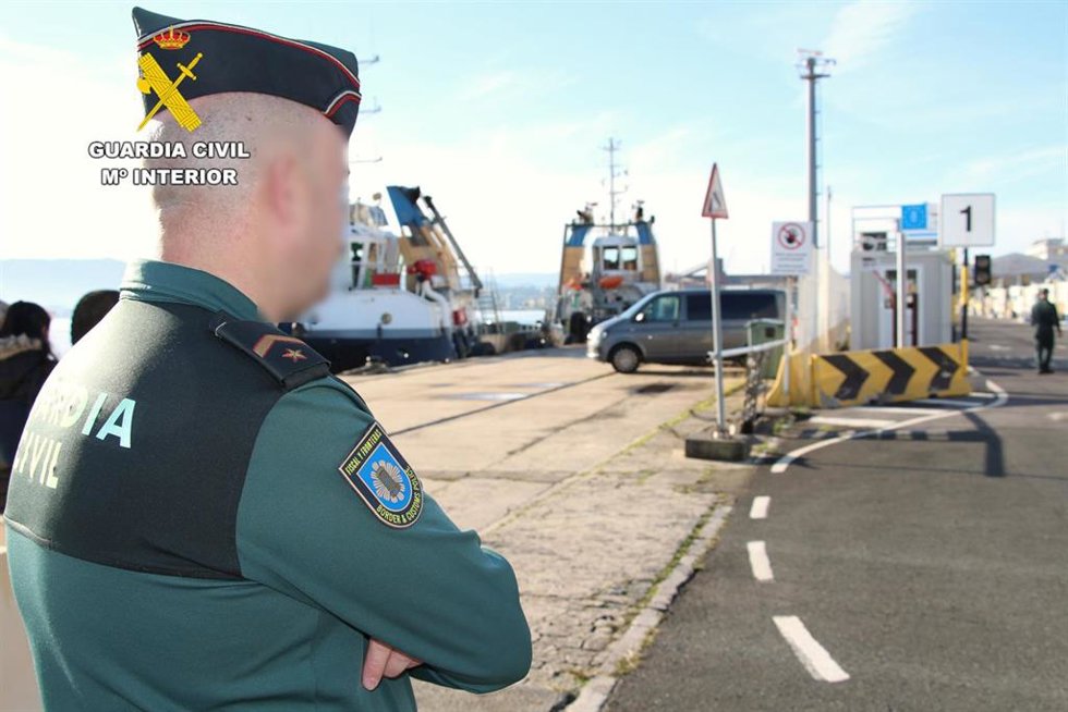 Guardia Civil en el Puerto de Santander