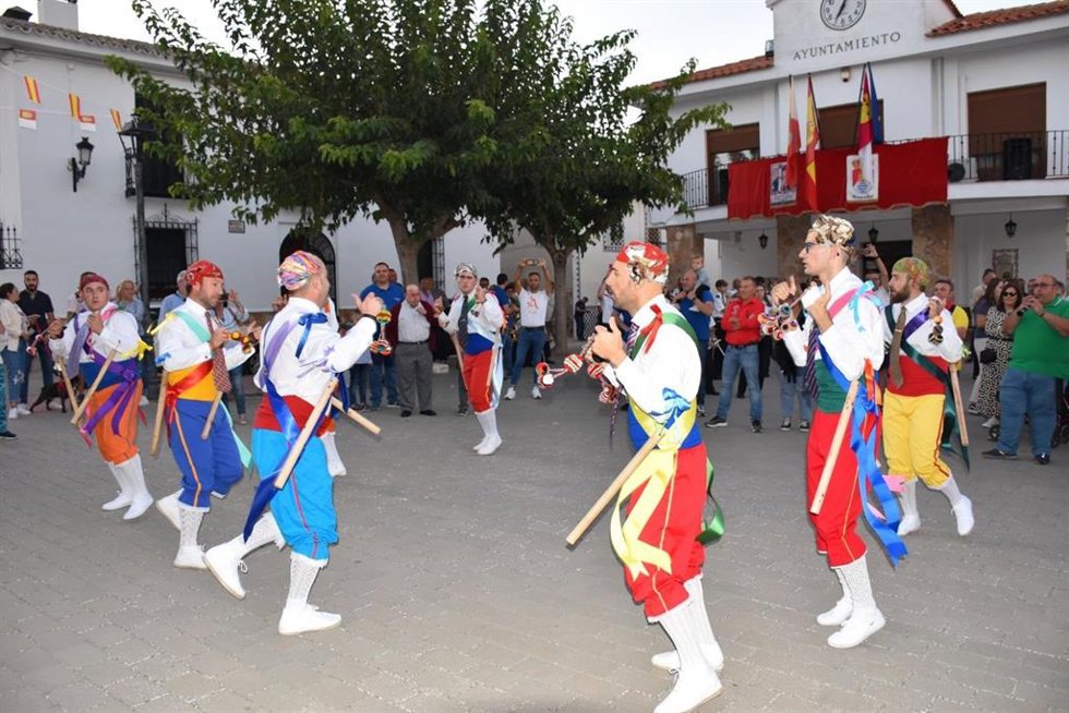Archivo - Danzantes de Montalbo (Cuenca).