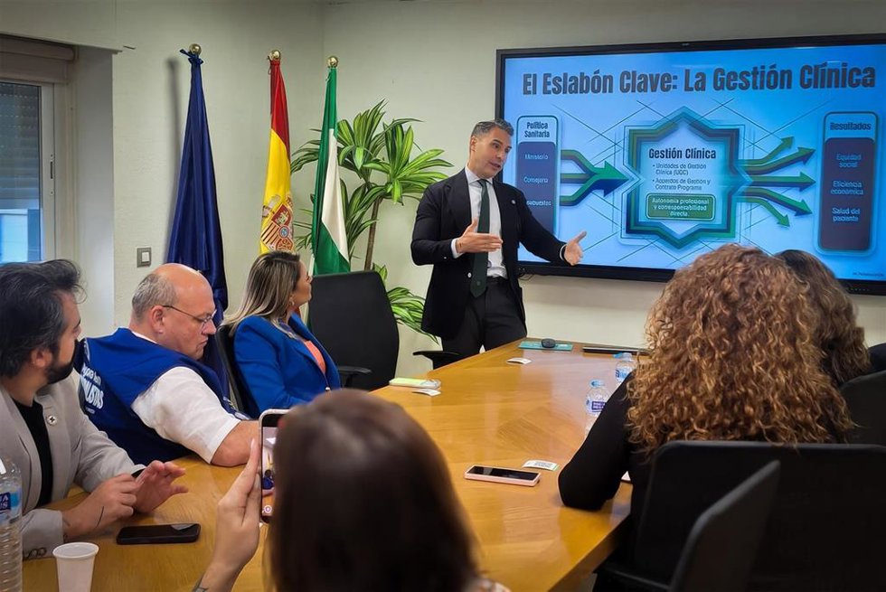 Una delegación de miembros del Ministerio de Salud de Brasil en una visita al Hospital Universitario Virgen Macarena