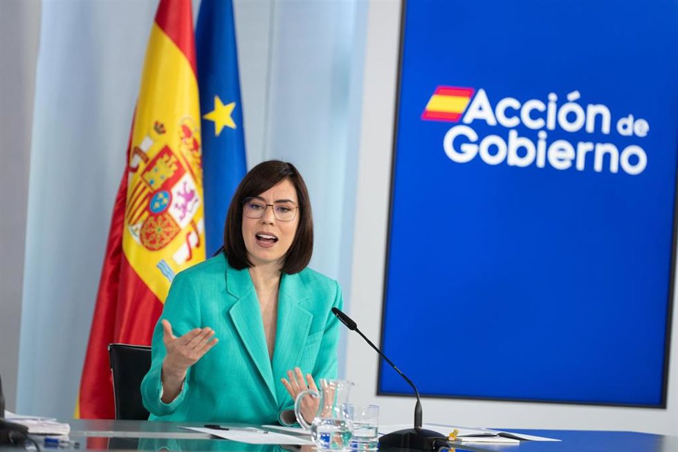 La ministra de Ciencia, Innovación y Universidades, Diana Morant, interviene durante la rueda de prensa posterior al Consejo de Ministros, a 19 de mayo de 2026, en Madrid (España). El Consejo de Ministros ha aprobado este martes el reparto de 2.572 millon