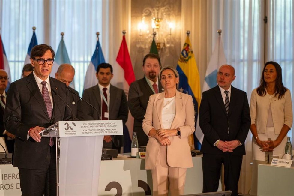 El presidente de la Generalitat, Salvador Illa, en su intervención en la inauguración de la XXIX Conferencia Iberoamericana de Ministros de Educación en el Palau de Pedralbes de Barcelona