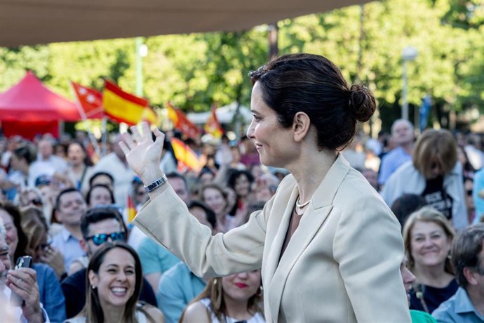 La presidenta de la Comunidad de Madrid y del PP de Madrid, Isabel Díaz Ayuso, durante el acto de balance político celebrado en el Parque de Berlín, a 22 de mayo de 2026, en Madrid (España). El encuentro multitudinario congrega a militantes, alcaldes y po