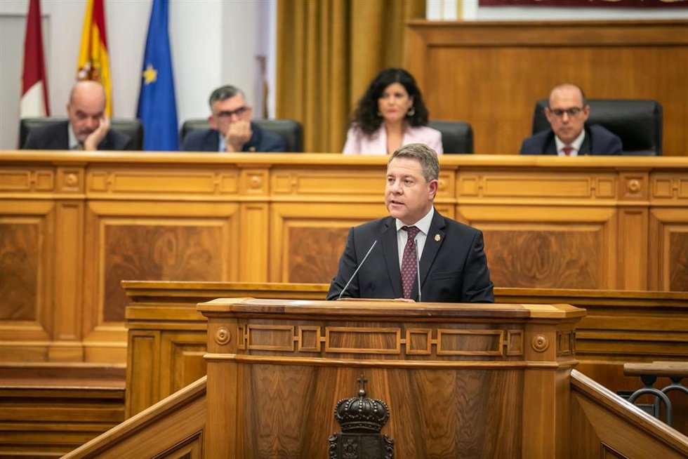 Archivo - El presidente de Castilla-La Mancha, Emiliano García-Page, interviene en el Debate del Estado de la Región.