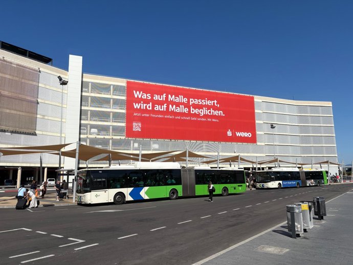 campaña publicitaria en la que se puede leer en alemán Lo que pasa en Mallorca se queda en Mallorca